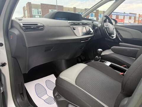 Citroen Grand C4 Picasso 1.6 e-HDi Airdream Exclusive+ MPV 5dr Diesel Manual Euro 5 (s/s) (115 ps) - U85