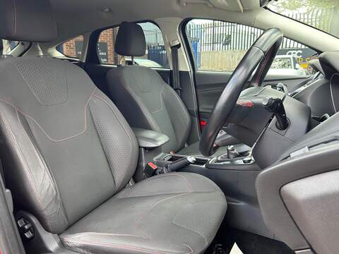 Ford Focus Focus 2.0 TDCi Zetec S Red Edition Euro 6 (s/s) 5dr - U9