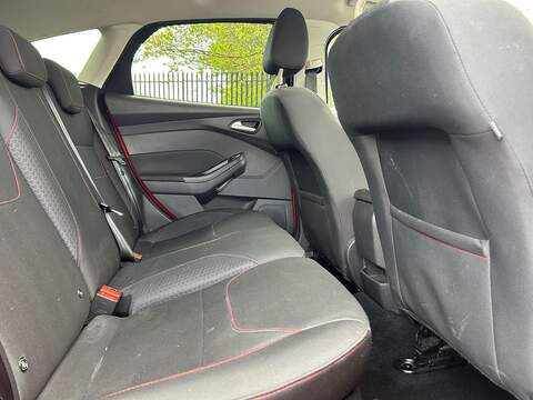 Ford Focus Focus 2.0 TDCi Zetec S Red Edition Euro 6 (s/s) 5dr - U9