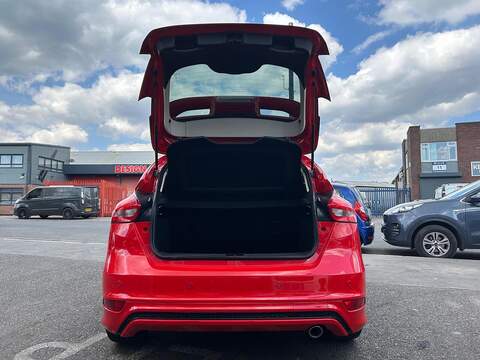 Ford Focus Focus 2.0 TDCi Zetec S Red Edition Euro 6 (s/s) 5dr - U9