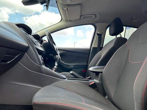 Ford Focus Focus 2.0 TDCi Zetec S Red Edition Euro 6 (s/s) 5dr - U9
