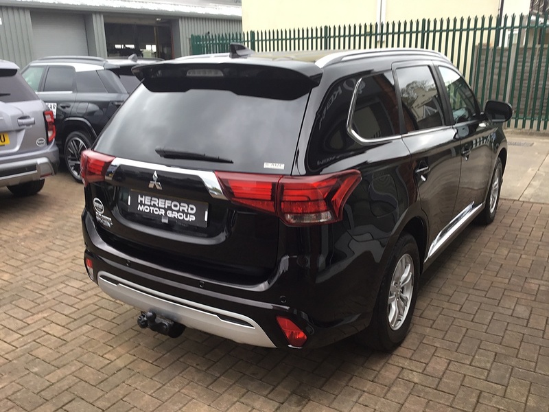 Mitsubishi Outlander 2.4h TwinMotor 13.8kWh Juro SUV 5dr Petrol Plug-in Hybrid CVT 4WD Euro 6 (s/s) (209 ps) - U1302