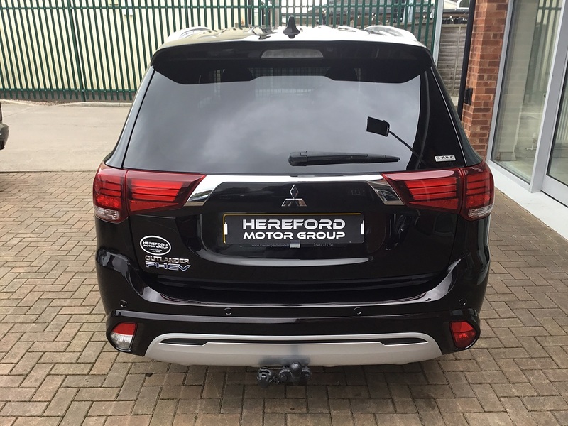 Mitsubishi Outlander 2.4h TwinMotor 13.8kWh Juro SUV 5dr Petrol Plug-in Hybrid CVT 4WD Euro 6 (s/s) (209 ps) - U1302