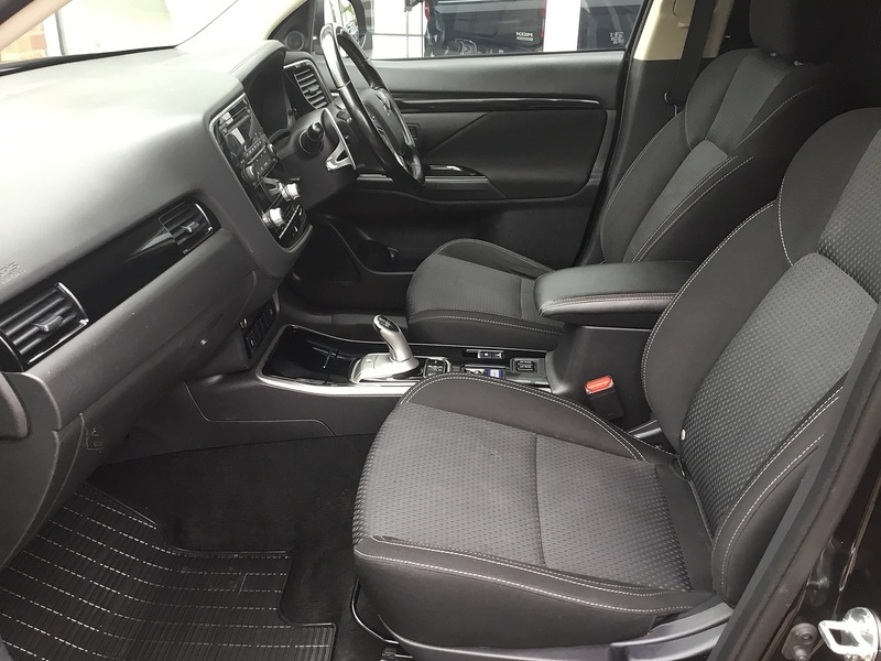 Mitsubishi Outlander 2.4h TwinMotor 13.8kWh Juro SUV 5dr Petrol Plug-in Hybrid CVT 4WD Euro 6 (s/s) (209 ps) - U1302