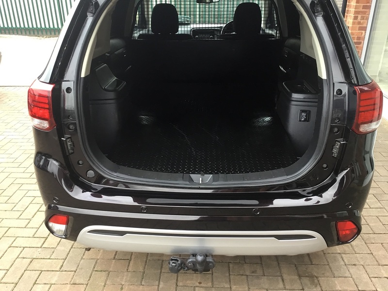 Mitsubishi Outlander 2.4h TwinMotor 13.8kWh Juro SUV 5dr Petrol Plug-in Hybrid CVT 4WD Euro 6 (s/s) (209 ps) - U1302