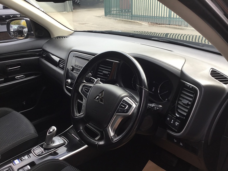 Mitsubishi Outlander 2.4h TwinMotor 13.8kWh Juro SUV 5dr Petrol Plug-in Hybrid CVT 4WD Euro 6 (s/s) (209 ps) - U1302
