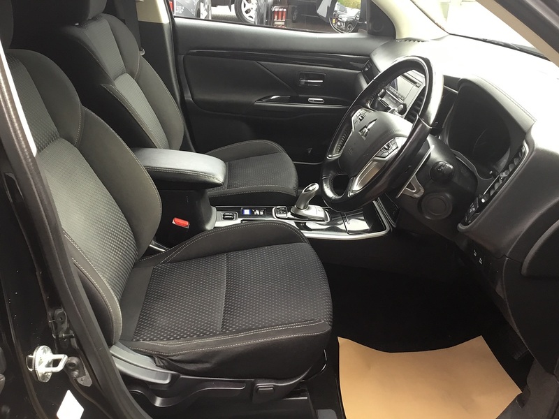 Mitsubishi Outlander 2.4h TwinMotor 13.8kWh Juro SUV 5dr Petrol Plug-in Hybrid CVT 4WD Euro 6 (s/s) (209 ps) - U1302