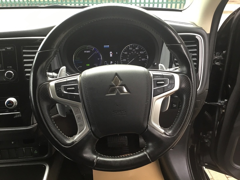 Mitsubishi Outlander 2.4h TwinMotor 13.8kWh Juro SUV 5dr Petrol Plug-in Hybrid CVT 4WD Euro 6 (s/s) (209 ps) - U1302