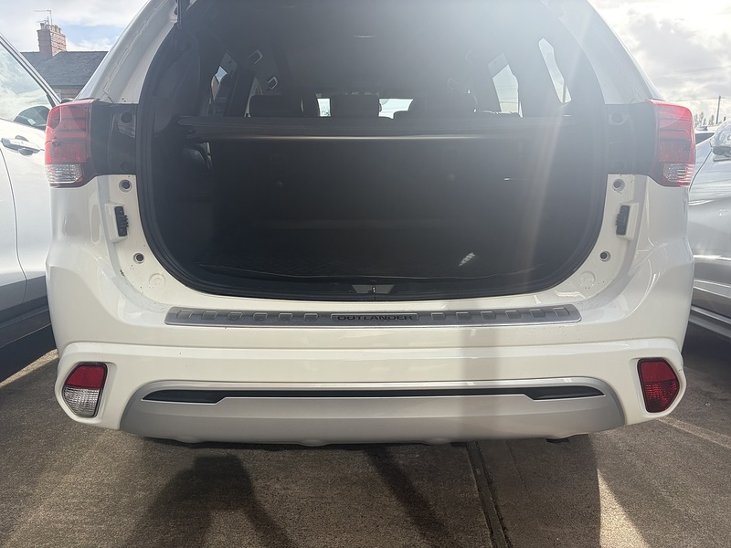 Mitsubishi Outlander 2.4h TwinMotor 13.8kWh 4h CVT 4WD Euro 6 (s/s) 5dr - U1322