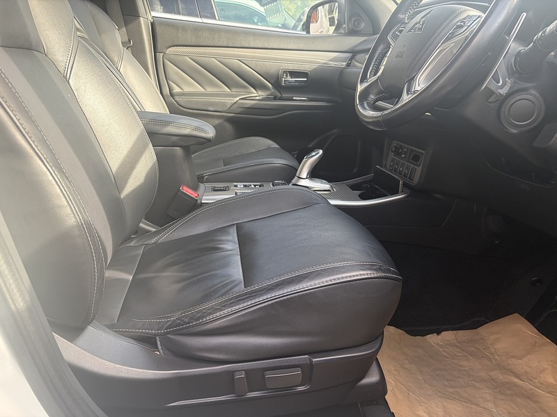 Mitsubishi Outlander 2.4h TwinMotor 13.8kWh 4h CVT 4WD Euro 6 (s/s) 5dr - U1322