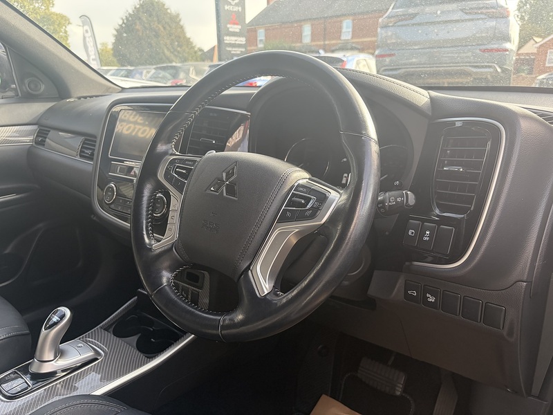 Mitsubishi Outlander 2.4h TwinMotor 13.8kWh 4h CVT 4WD Euro 6 (s/s) 5dr - U1322