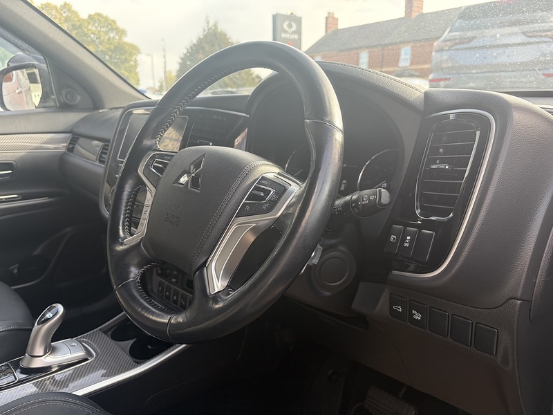 Mitsubishi Outlander 2.4h TwinMotor 13.8kWh 4h CVT 4WD Euro 6 (s/s) 5dr - U1322