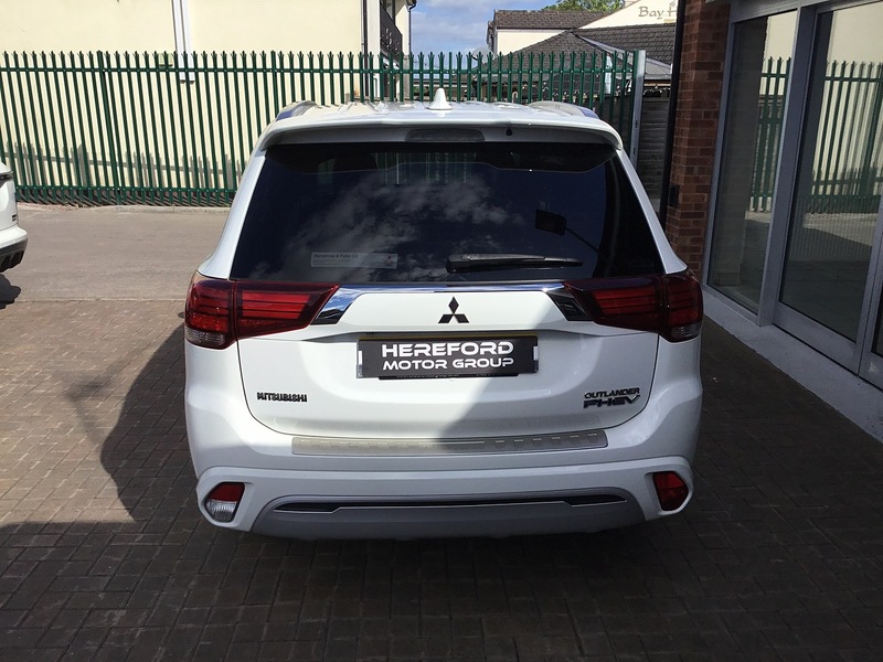 Mitsubishi Outlander 2.4h TwinMotor 13.8kWh 4h CVT 4WD Euro 6 (s/s) 5dr - U1322