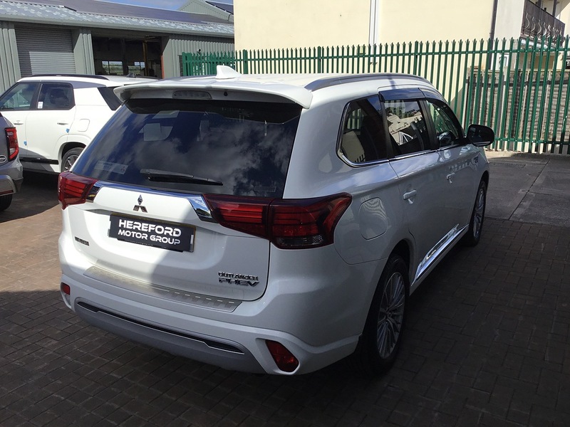 Mitsubishi Outlander 2.4h TwinMotor 13.8kWh 4h CVT 4WD Euro 6 (s/s) 5dr - U1322