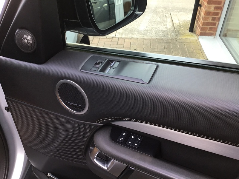 Land Rover Discovery D300 MHEV R-Dynamic HSE - U1389