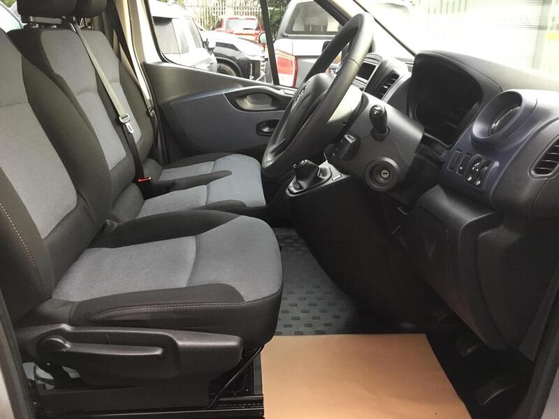 Vauxhall Vivaro 1.6 CDTi 2900 Crew Van Double Cab 5dr Diesel Manual L2 H1 Euro 6 (s/s) (6 Seat) (95 ps) - U965