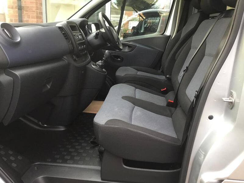 Vauxhall Vivaro 1.6 CDTi 2900 Crew Van Double Cab 5dr Diesel Manual L2 H1 Euro 6 (s/s) (6 Seat) (95 ps) - U965