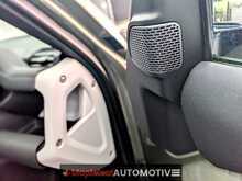 Land Rover Defender 110 2.0 SD4 First Edition SUV 5dr Diesel Auto 4WD Euro 6 (s/s) (240 ps) - U2042