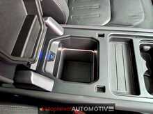 Land Rover Defender 110 2.0 SD4 First Edition SUV 5dr Diesel Auto 4WD Euro 6 (s/s) (240 ps) - U2042