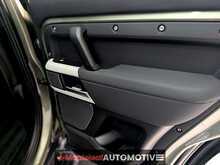 Land Rover Defender 110 2.0 SD4 First Edition SUV 5dr Diesel Auto 4WD Euro 6 (s/s) (240 ps) - U2042