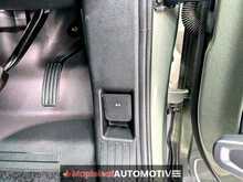 Land Rover Defender 110 2.0 SD4 First Edition SUV 5dr Diesel Auto 4WD Euro 6 (s/s) (240 ps) - U2042