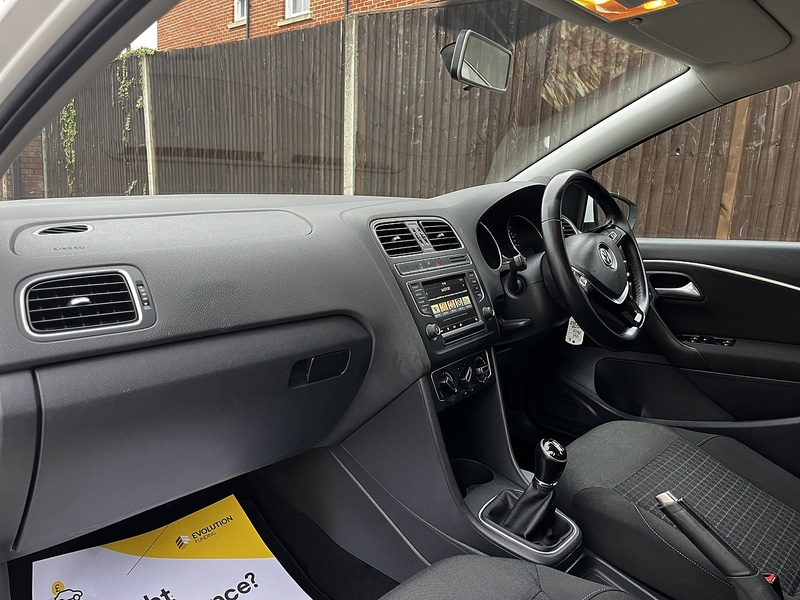 Volkswagen Polo BlueMotion Tech SE - U139