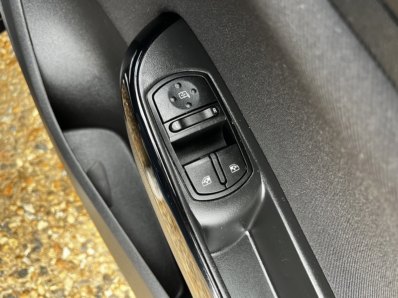 Vauxhall Corsa i SRi Nav - U140