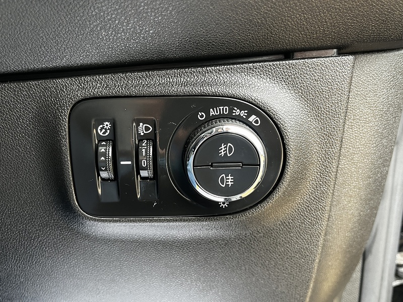 Vauxhall Corsa i SRi Nav - U140