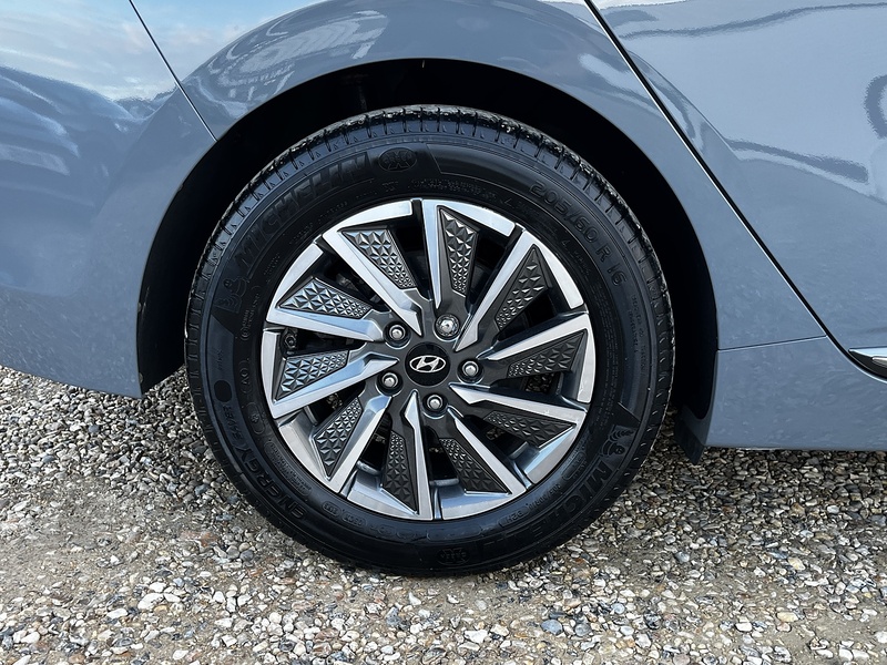 Hyundai IONIQ Premium - U146