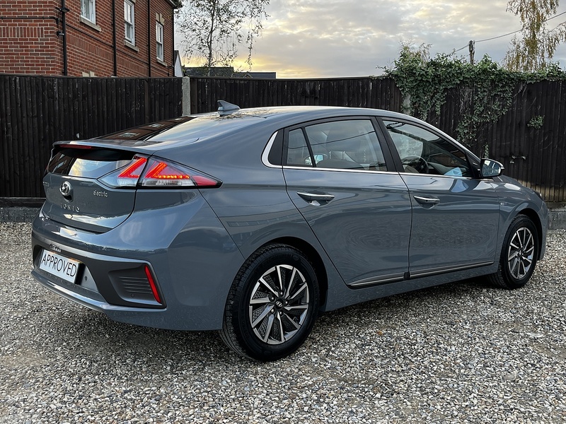 Hyundai IONIQ Premium - U146