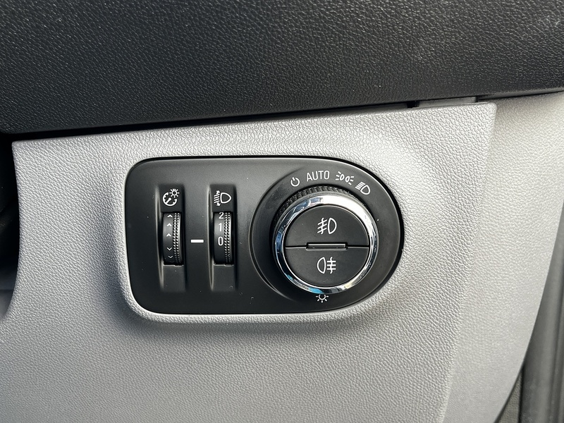 Vauxhall Corsa i ecoTEC SE Nav - U178