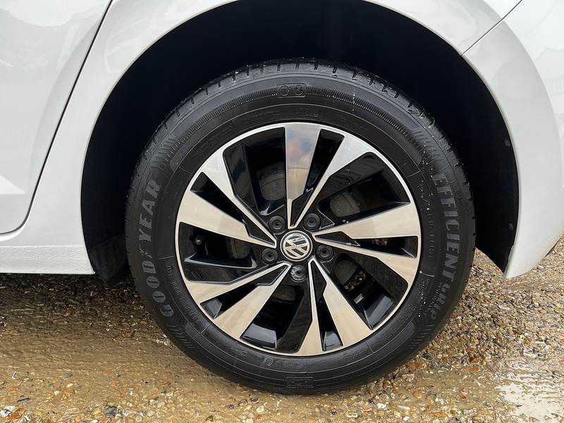 Volkswagen Polo TSI SE - U181