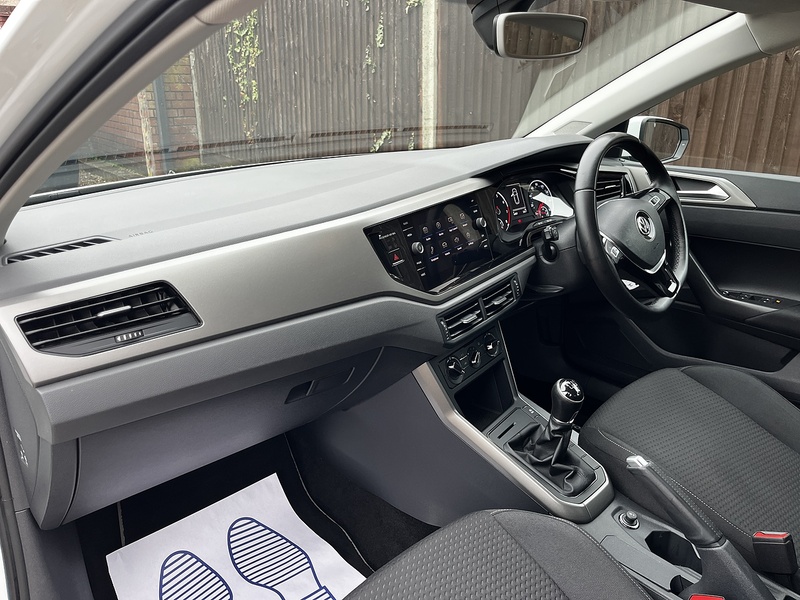 Volkswagen Polo TSI SE - U181