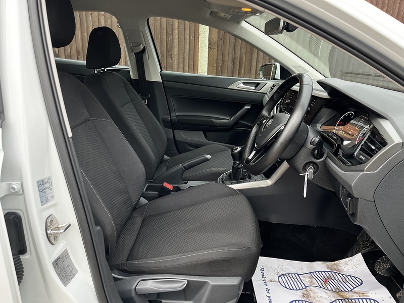 Volkswagen Polo TSI SE - U181