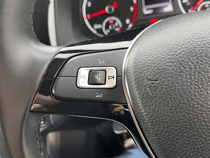 Volkswagen Polo TSI SE - U181