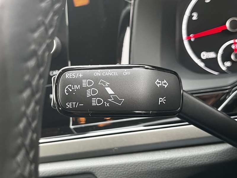 Volkswagen Polo TSI SE - U181