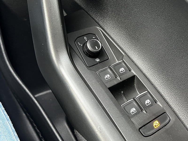 Volkswagen Polo TSI SE - U181