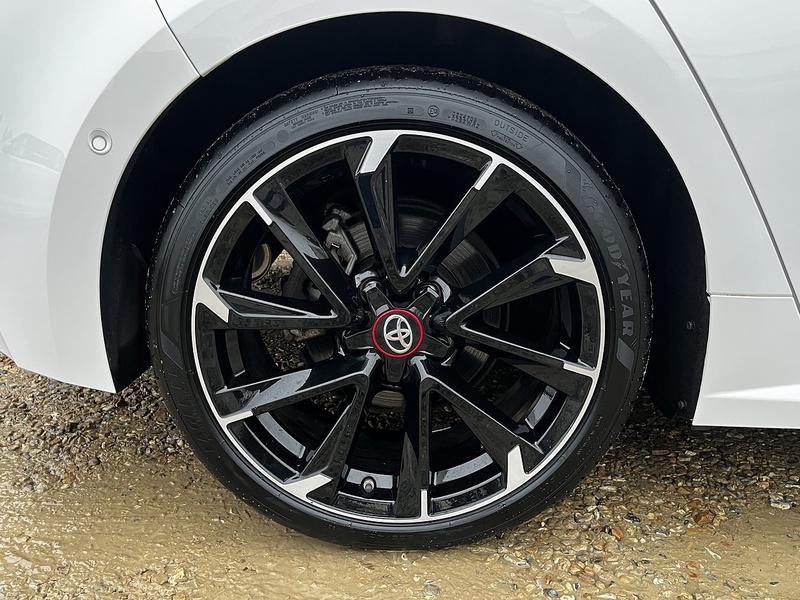 Toyota Corolla VVT-h GR SPORT - U183