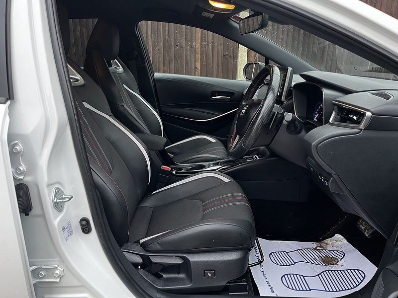 Toyota Corolla VVT-h GR SPORT - U183