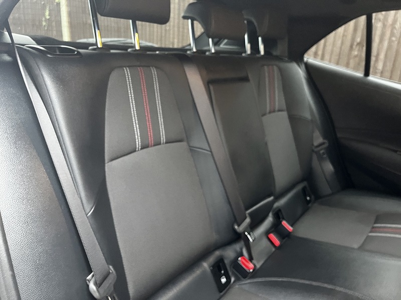 Toyota Corolla VVT-h GR SPORT - U183