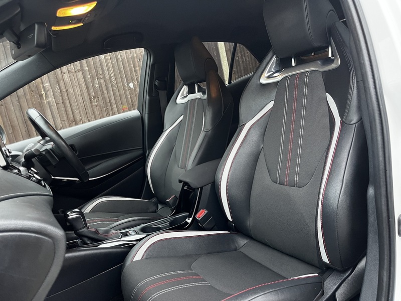 Toyota Corolla VVT-h GR SPORT - U183