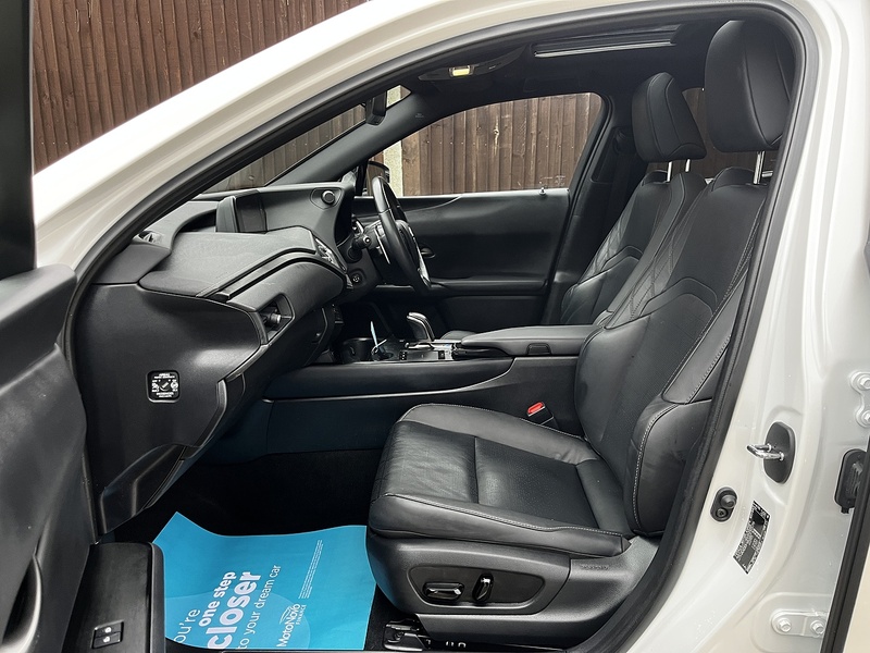 Lexus UX 300e - U187