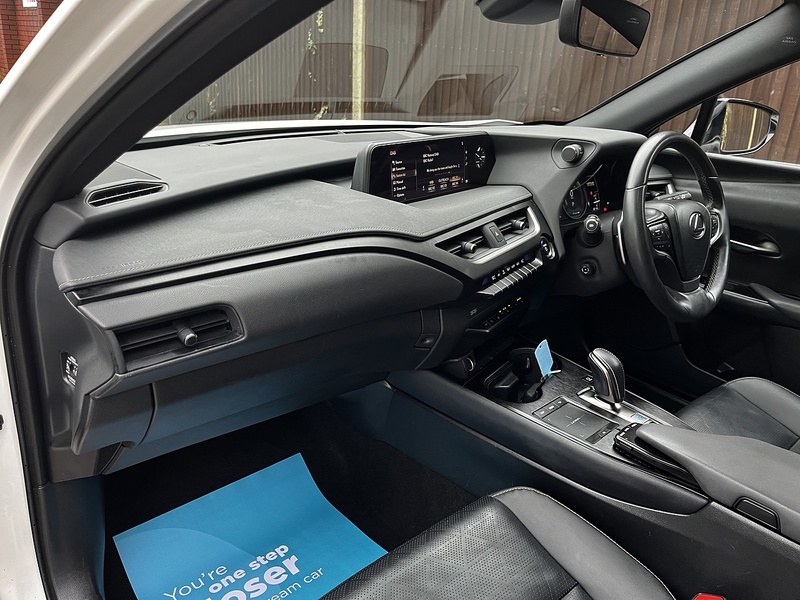 Lexus UX 300e - U187