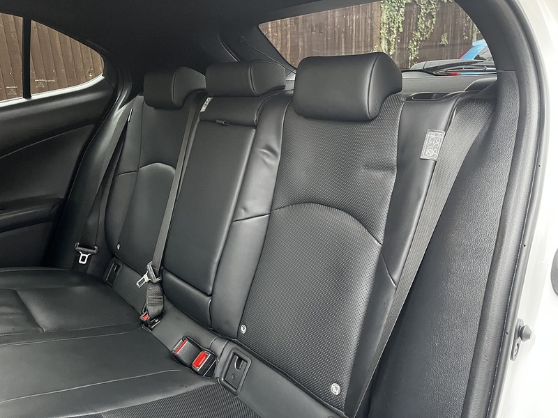 Lexus UX 300e - U187