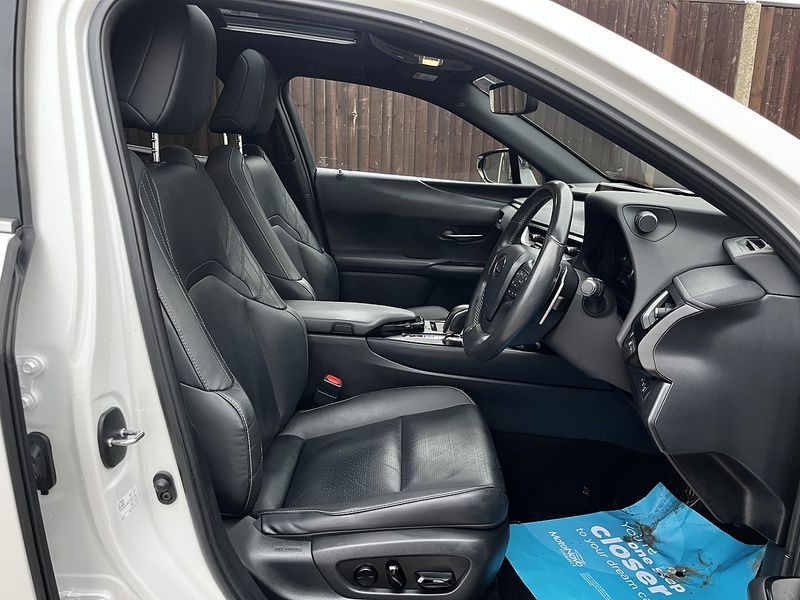 Lexus UX 300e - U187