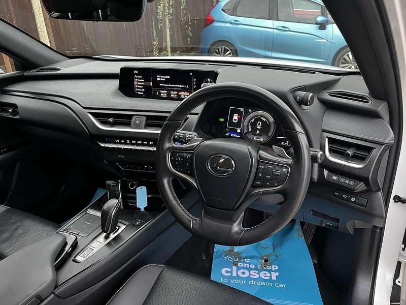 Lexus UX 300e - U187