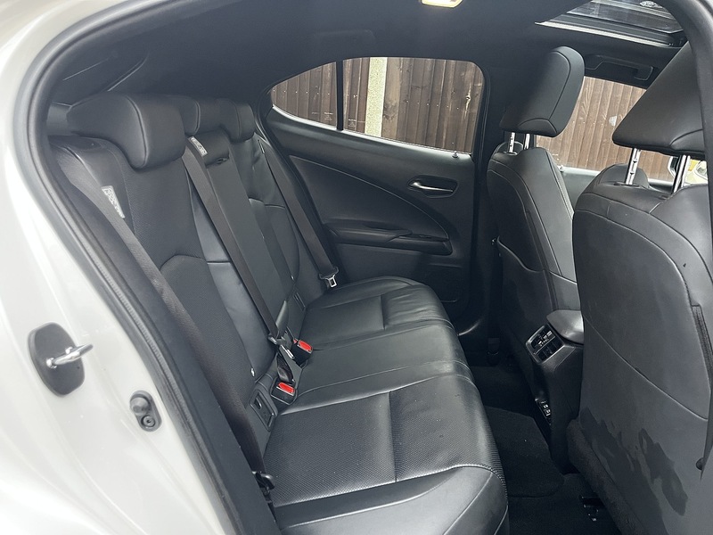 Lexus UX 300e - U187