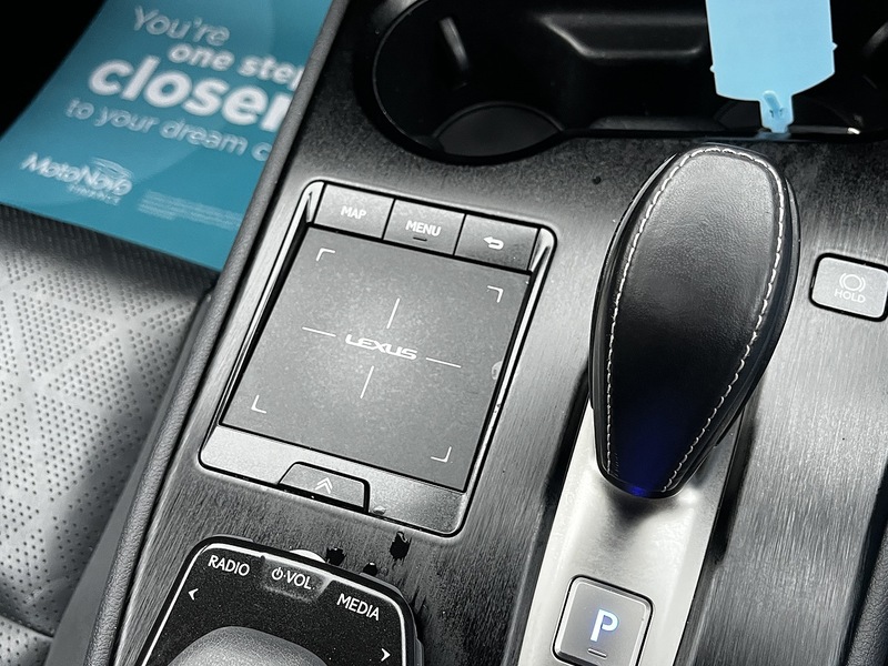 Lexus UX 300e - U187