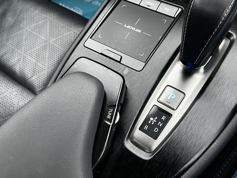 Lexus UX 300e - U187