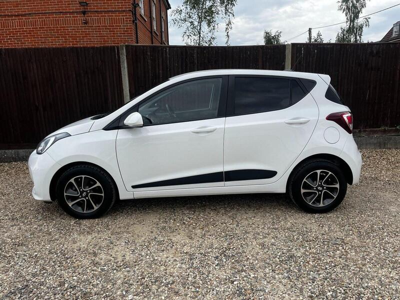 Hyundai i10 PREMIUM - U20